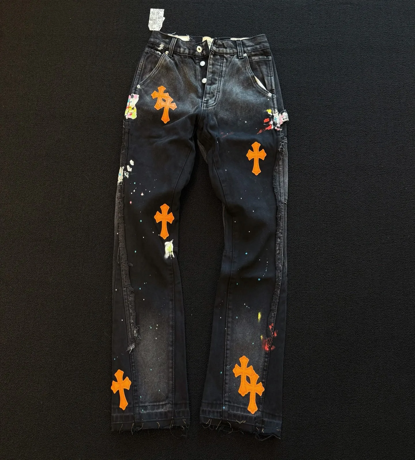 P260 model number: D355 GALLERY DEPT & Chrome hearts co-branded distressed ripped jeans with cross horns. Three-dimensional version. Loose and comfortable, not picky about body shape. Factory Seiko. Original factory quality control. Same style for men and women. Can be matched with couples. Versatile recommendation. Must-have denim for all seasons. The craftsmanship is made of heavy-duty washed pure cotton denim fabric. After washing, it is soft and thick. It is very stylish when worn on the body. Size: 28, 30, 32, 34, 36 (S-XXL) Color: Splicing Size reference # 28 trouser length 100 waist 72 30 trouser length 102 waist 76 32 trouser length 104 waist 80 34 trouser length 106 waist 84 36 trouser length 108 waist 88